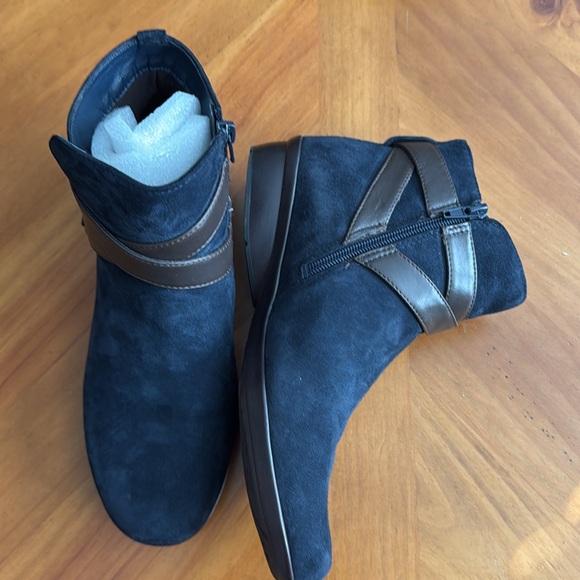 Naturalizer Cassandra Navy/Brown Suede Boot Size 9 - Picture 2 of 5